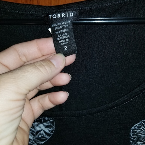 Torrid plus size shark bite, bare shoulder shirt - Picture 3 of 3